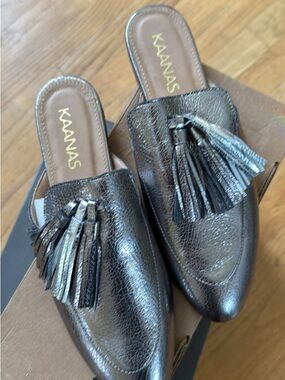 Kaanas Metallic Pewter Tassel Mule